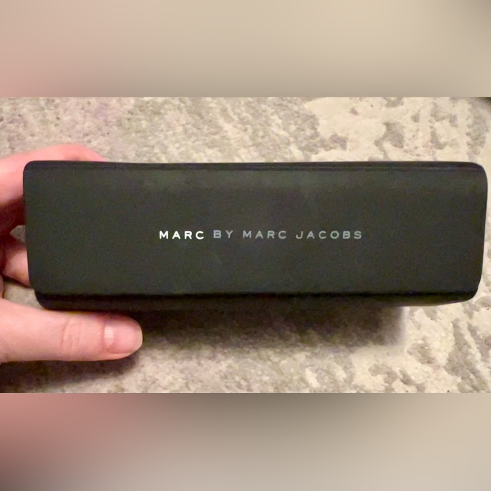 Marc Jacob’s Hard Curved Eyeglasses/Sunglasses Case. Like Brand New. CASE ONLY.